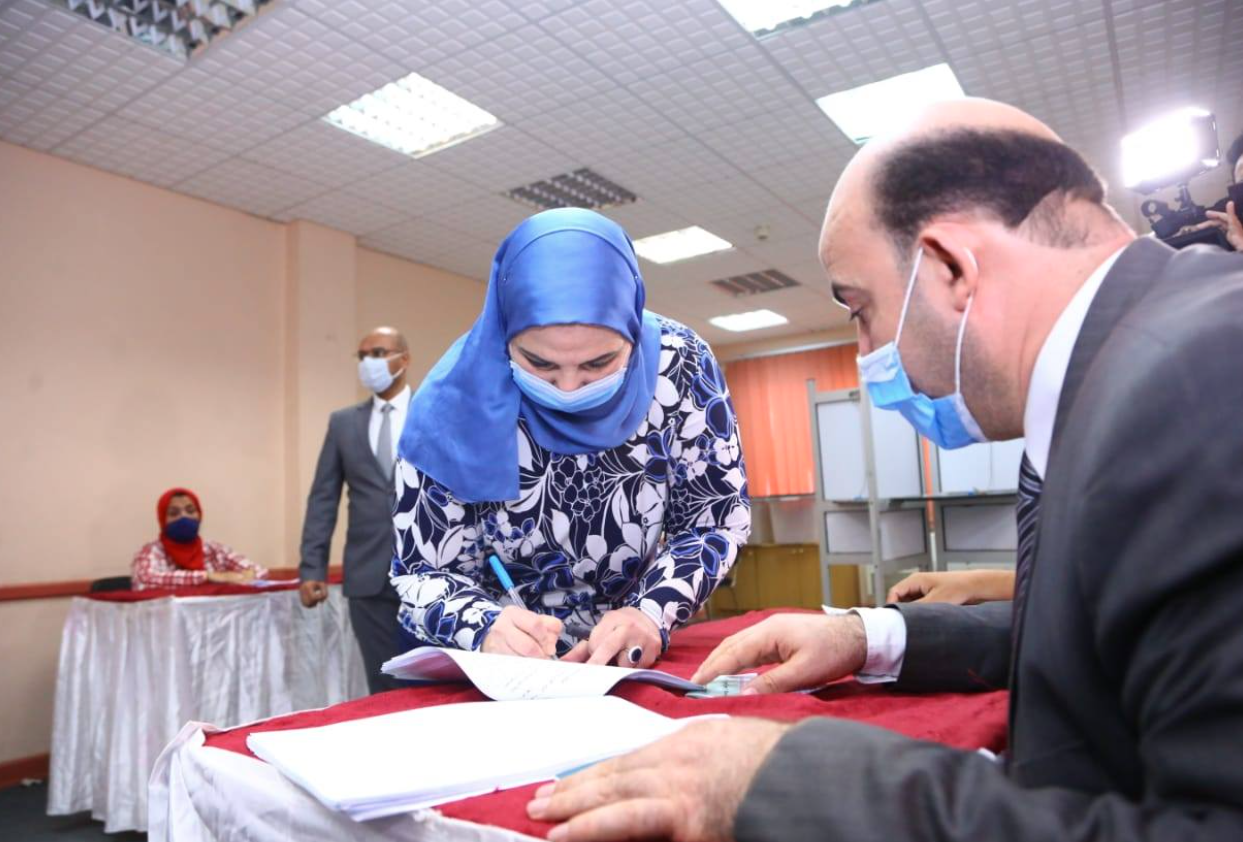 وزيرة التضامن تدلى بصوتها فى الانتخابات