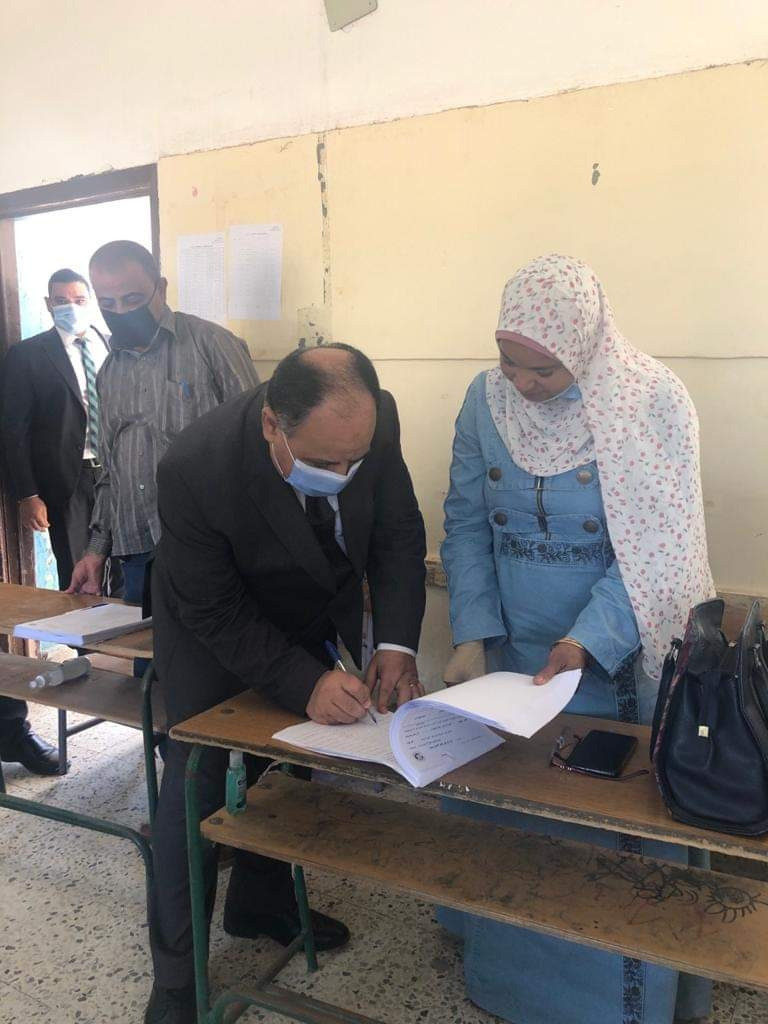 وزير المالية يدلى بصوته