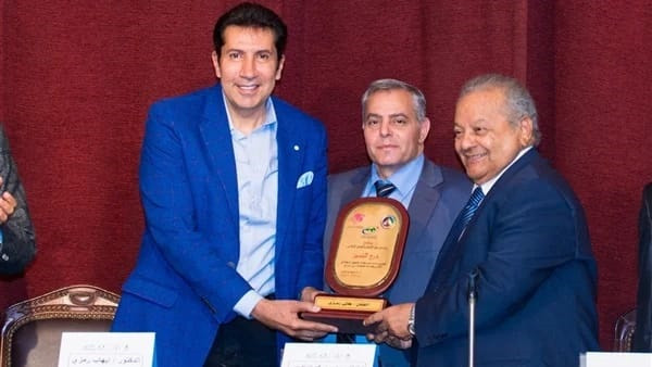 جامعة القاهرة تكرم النجم هانى رمزى وأشقاءه