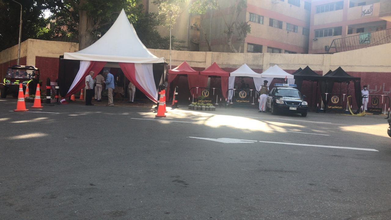 استعدادات مدرسة القومية بالعجوزة لليوم الثانى قبل فتح اللجان من انتخاب