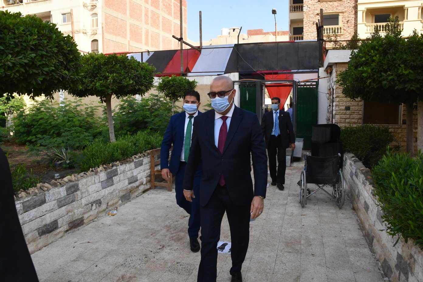 وزير الإسكان يدلى بصوته