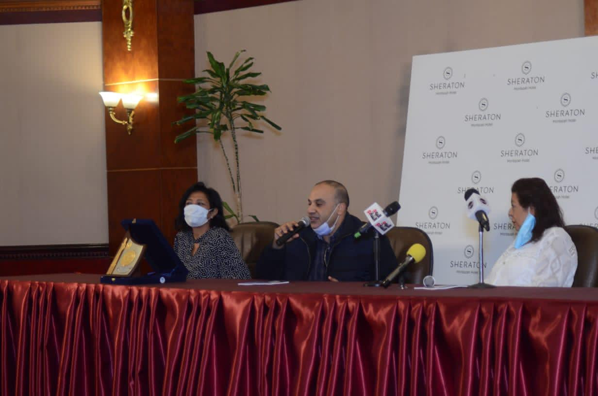 تكريم عبد العزيز فهمى فى مهرجان الإسكندرية