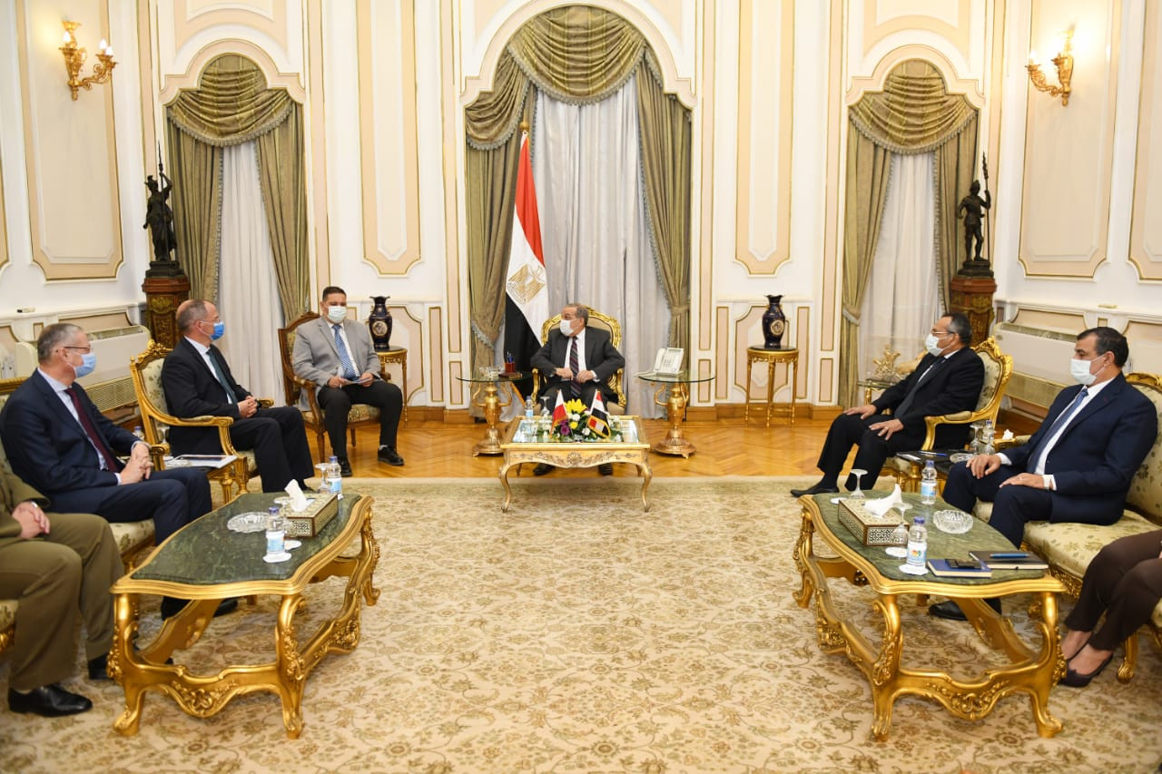 وزير الإنتاج الحربى وسفير بولندا بالقاهرة