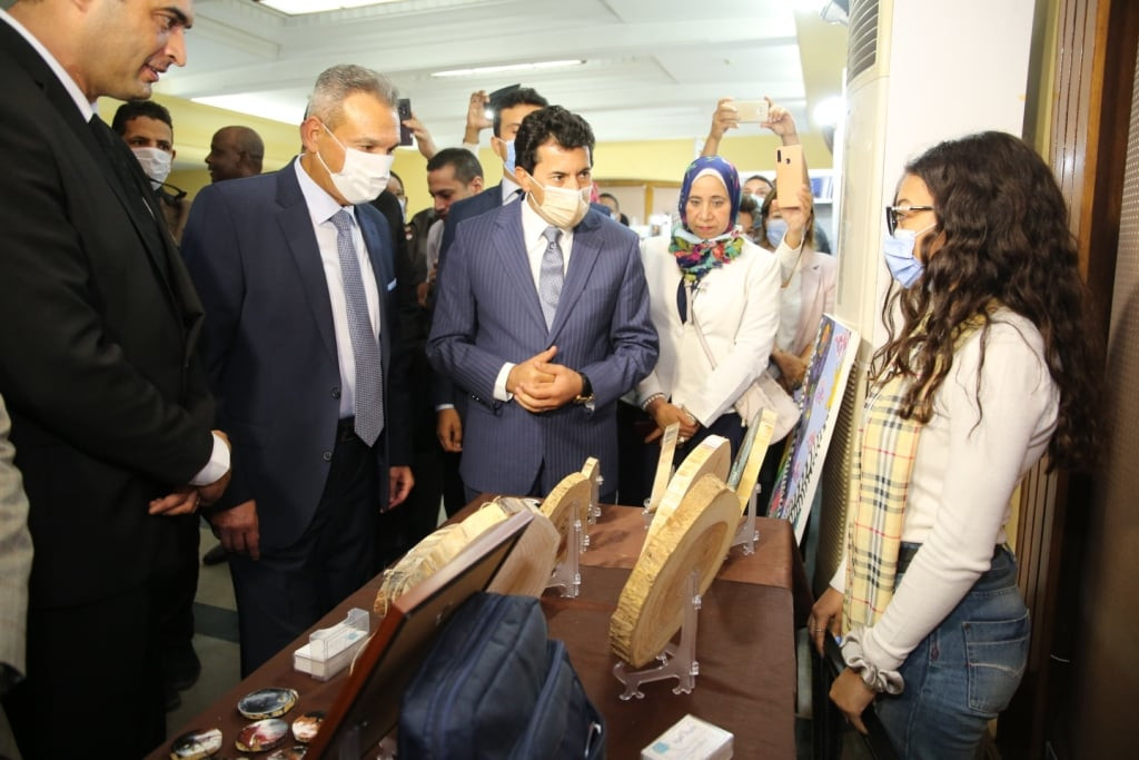 وزير الشباب والرياضة