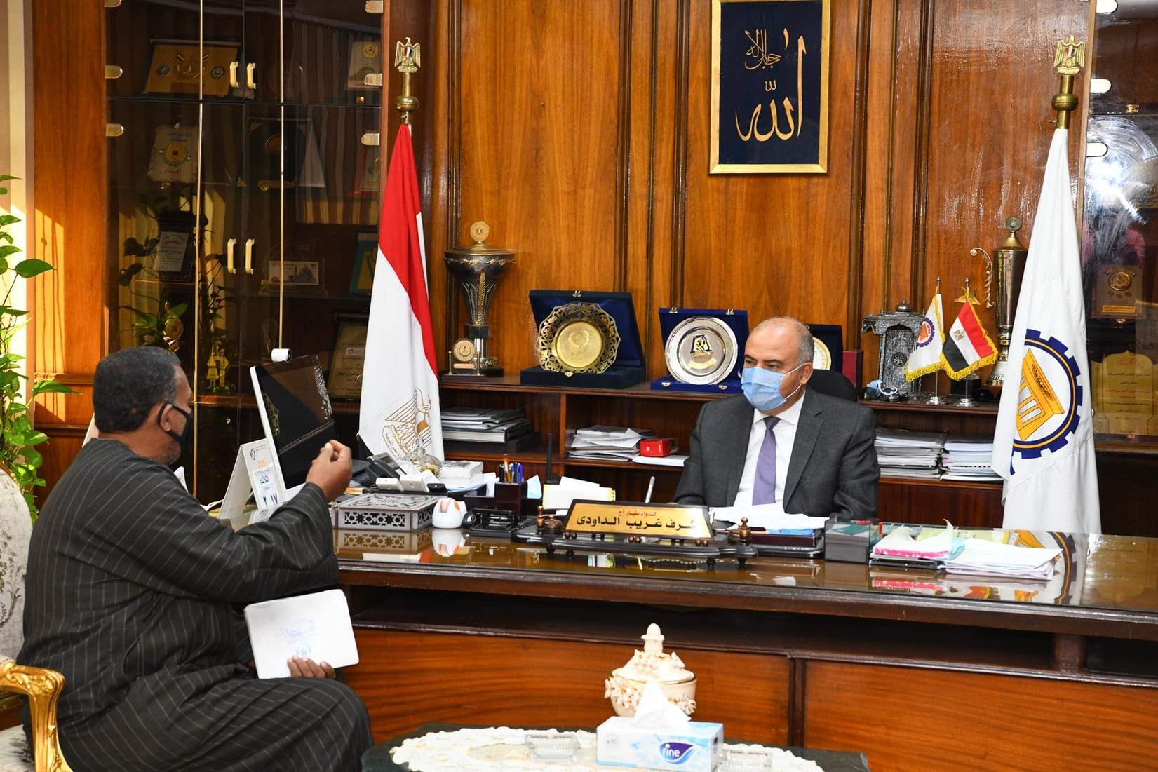 محافظ قنا