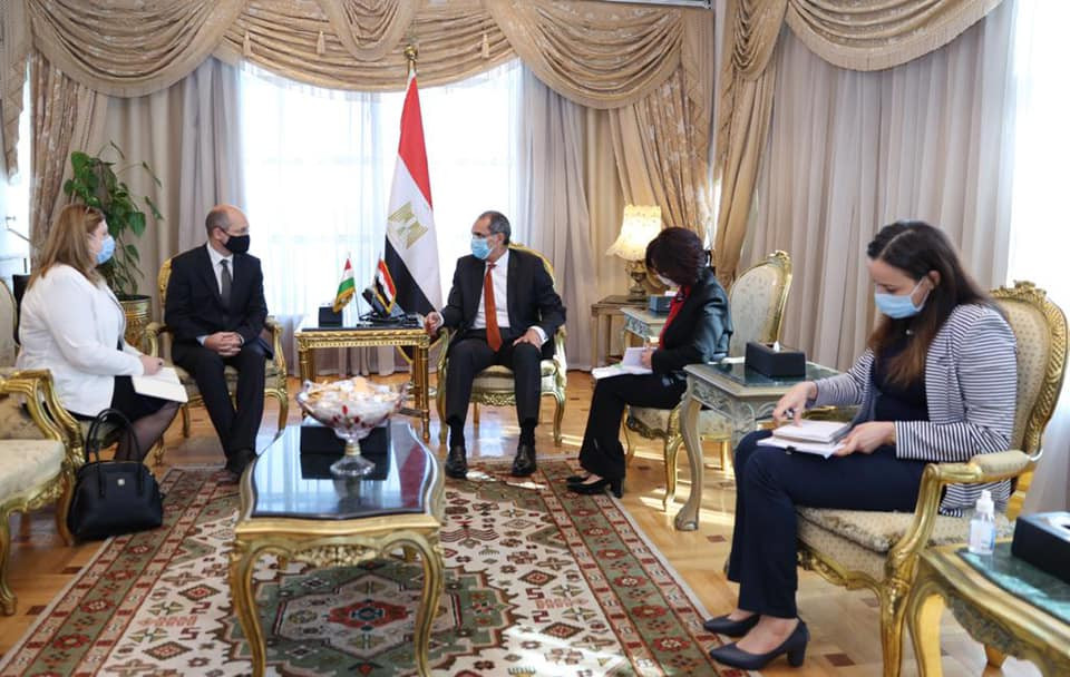 وزير الاتصالات وسفير المجر