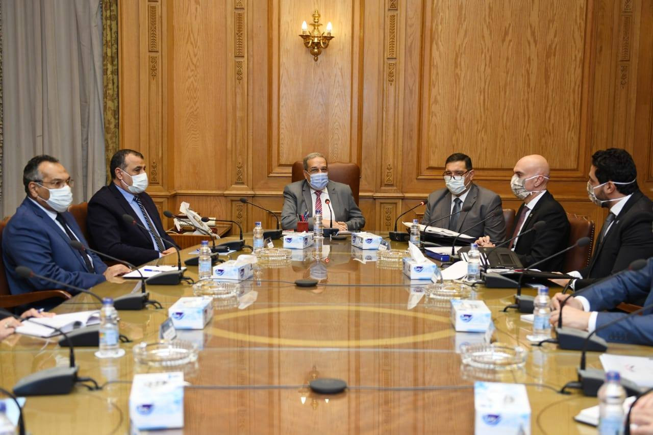 وزير الإنتاج الحربى ورئيس الشركة الصربية