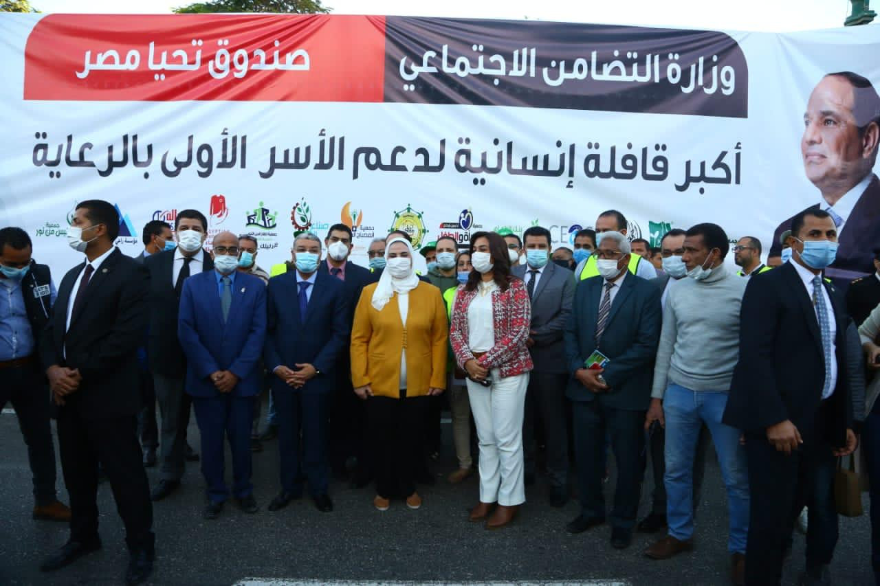 القباج تشهد وصول أكبر قافلة إنسانية بالمنيا