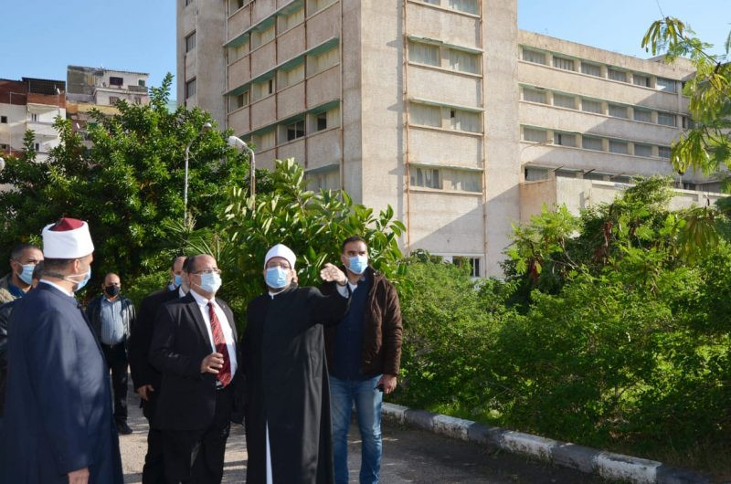 وزير الأوقاف خلال الجولة