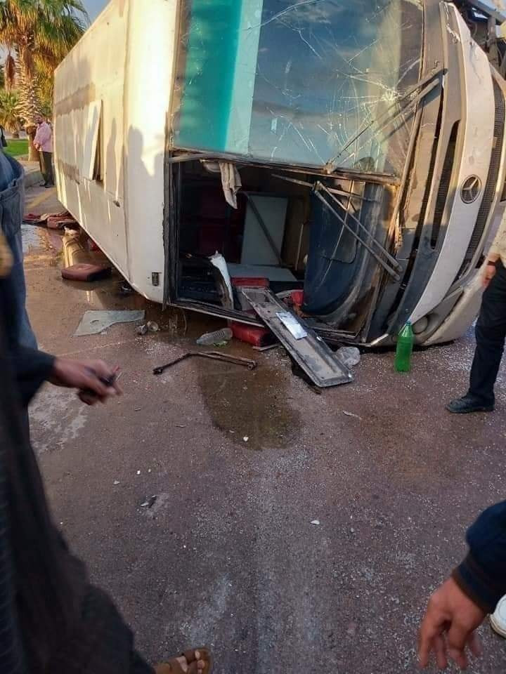 انقلاب أتوبيس بطريق برج العرب