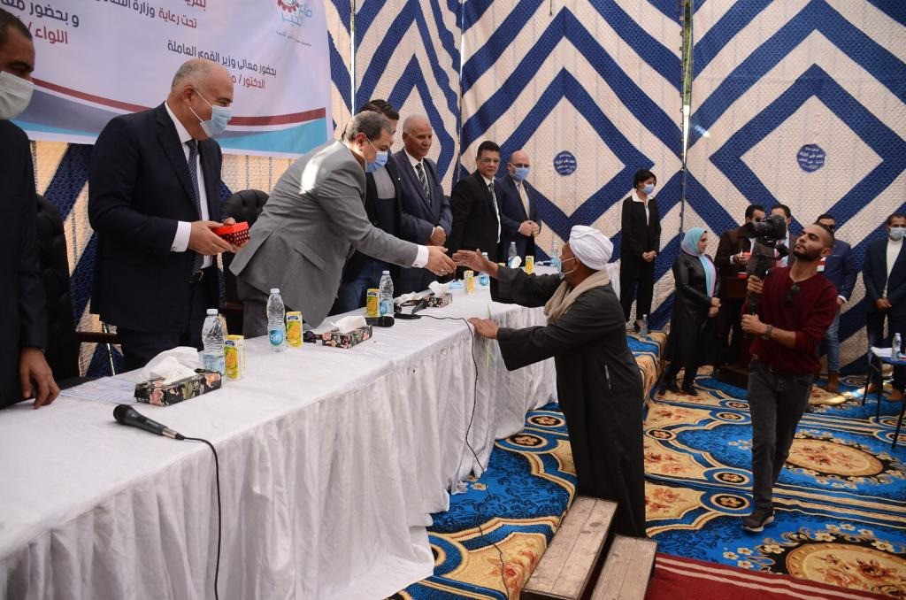 زيارة وزير القوى العاملة لقنا