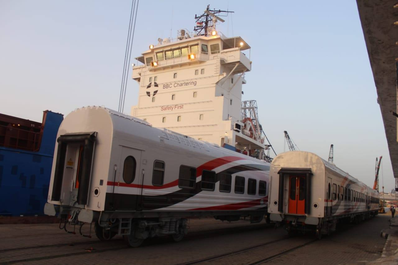 وصول 22 عربة سكة حديد جديدة للركاب إلى ميناء الإسكندرية