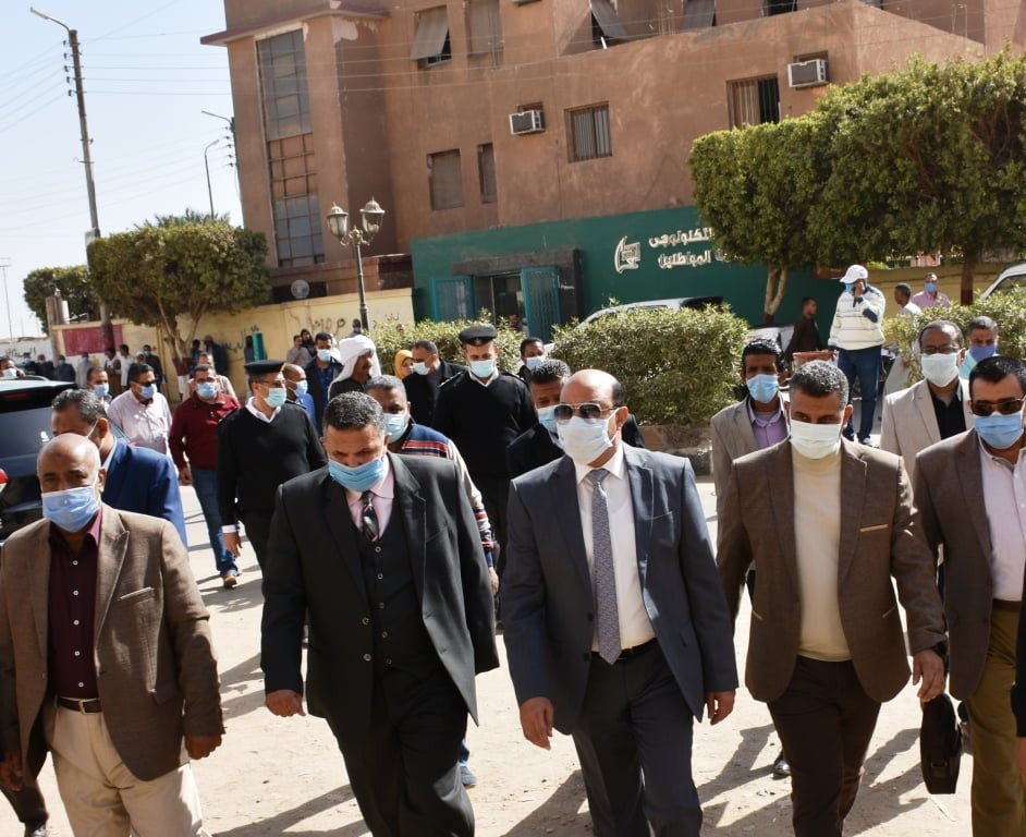محافظ أسوان