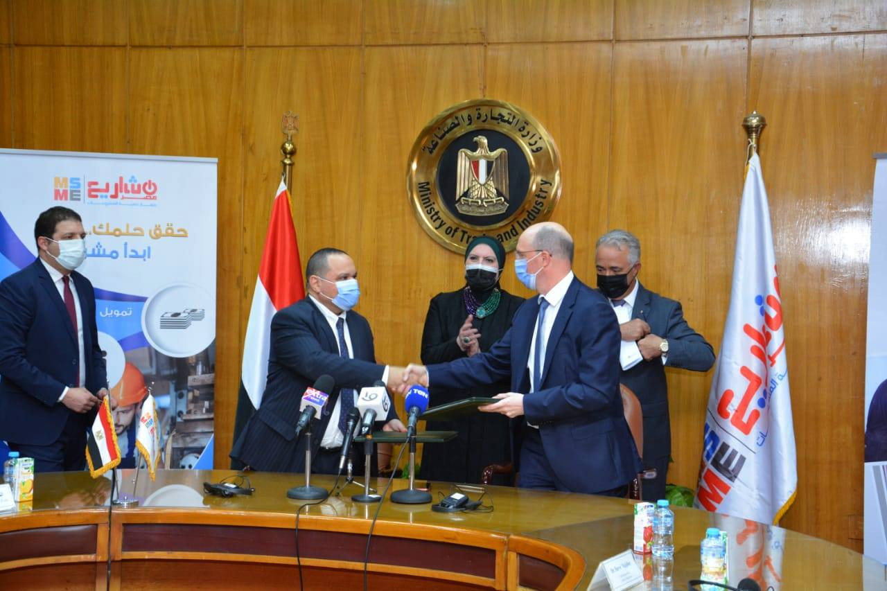 نيفين جامع