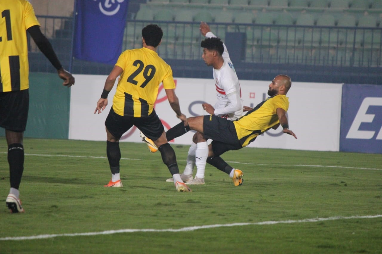 الشوط الأول.. الزمالك يتقدم على المقاولون بنيران صديقة