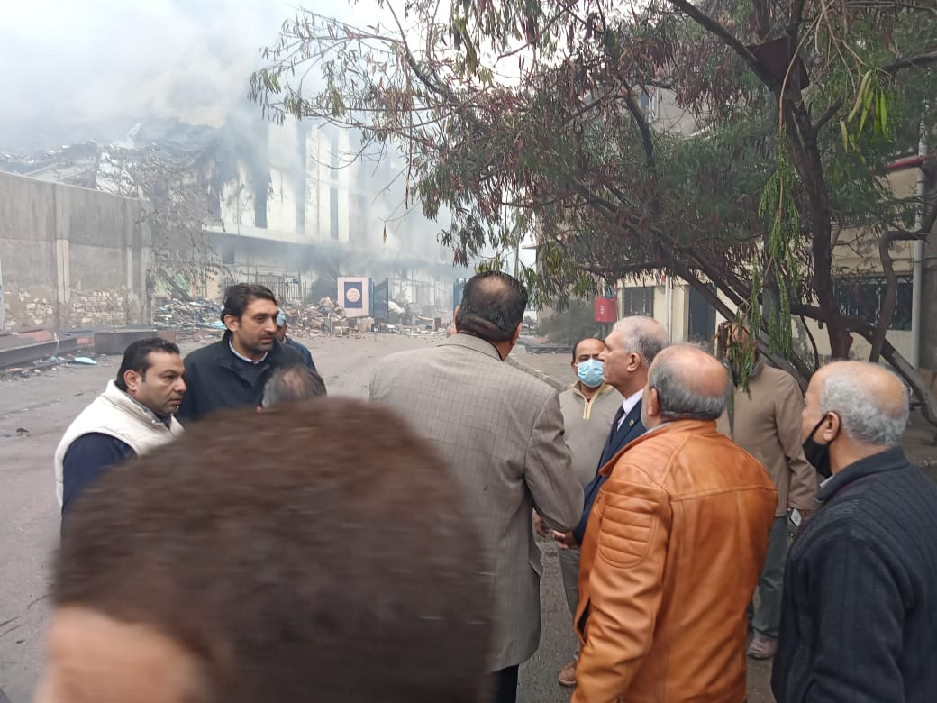 رئيس الجمارك يتفقد حريق مخزن روما ويزور مركز الخدمات اللوجستية