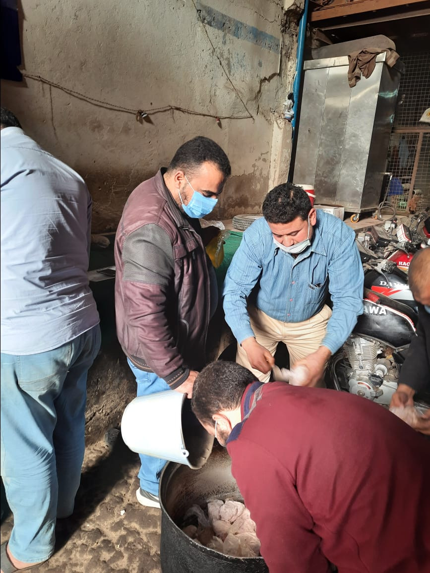 إعدام 1.5 طن أغذية فاسدة وغلق 2 منشأة مخالفة بالشرقية