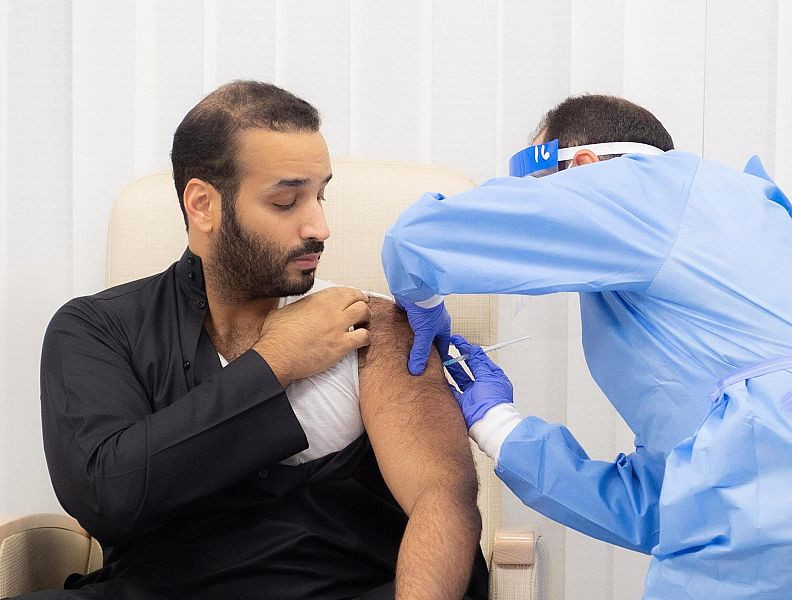 ولى العهد السعودى يتلقى لقاح كورونا