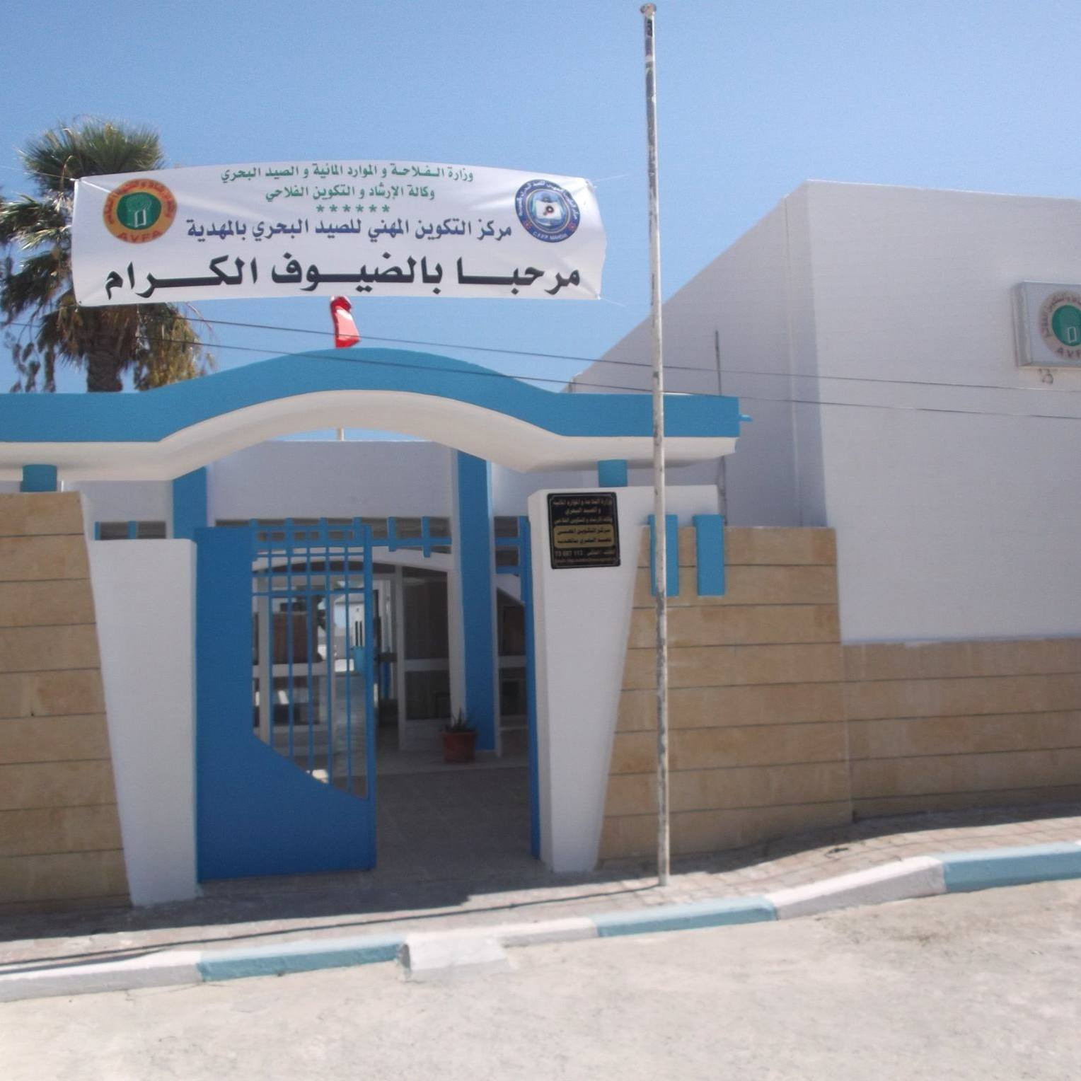 تدريب الشباب على الحرف اليدوية