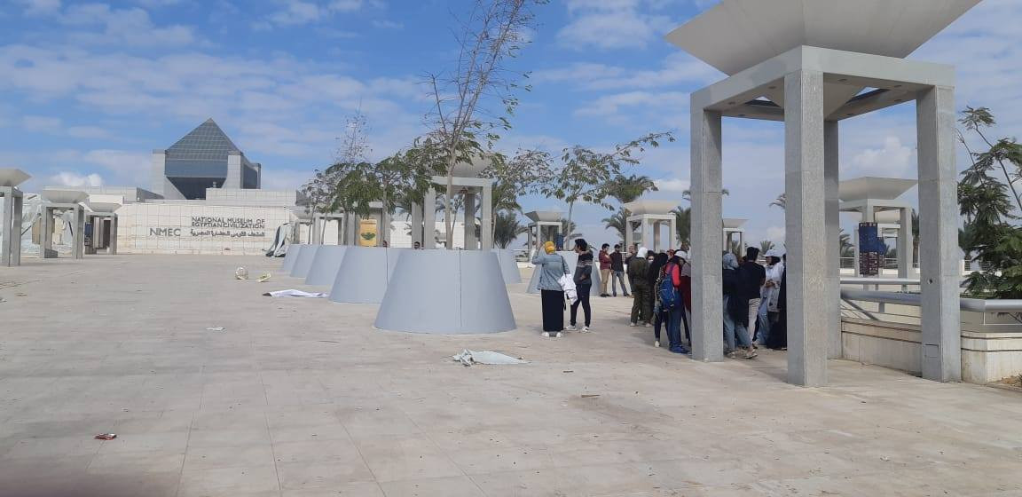 تزيين مدخل المتحف القومى للحضارة