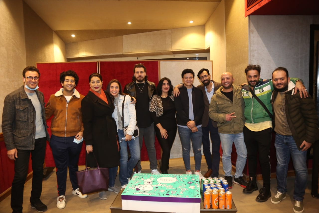 وفاء عامر تحتفل بنجاح مصرى