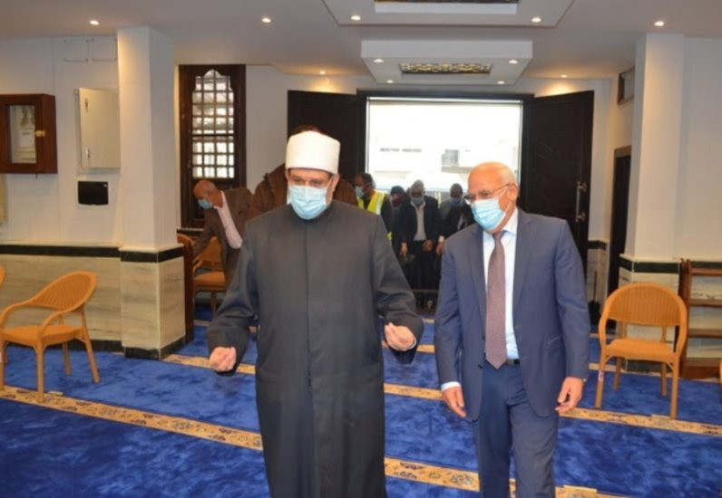 وزير الأوقاف يتفقد مسجد عمر بن عبد العزيز