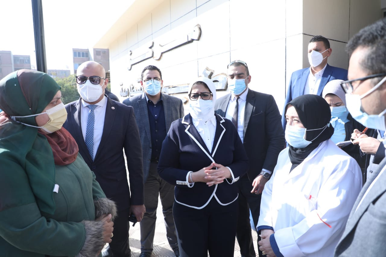 وزيرة الصحة تزور مركز طبى القطامية