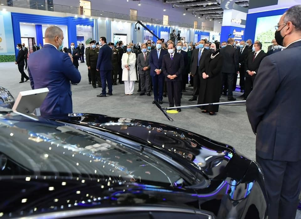 تفقد الرئيس السيسى المعرض الأول لتكنولوجيا إحلال المركبات