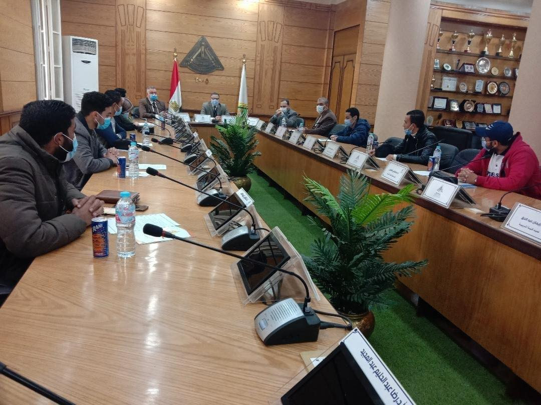 رئيس جامعة بنها مع اتحاد طلاب الجامعة