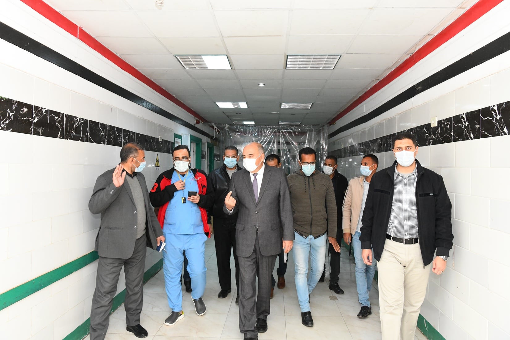 محافظ قنا يزور مستشفى قنا العام