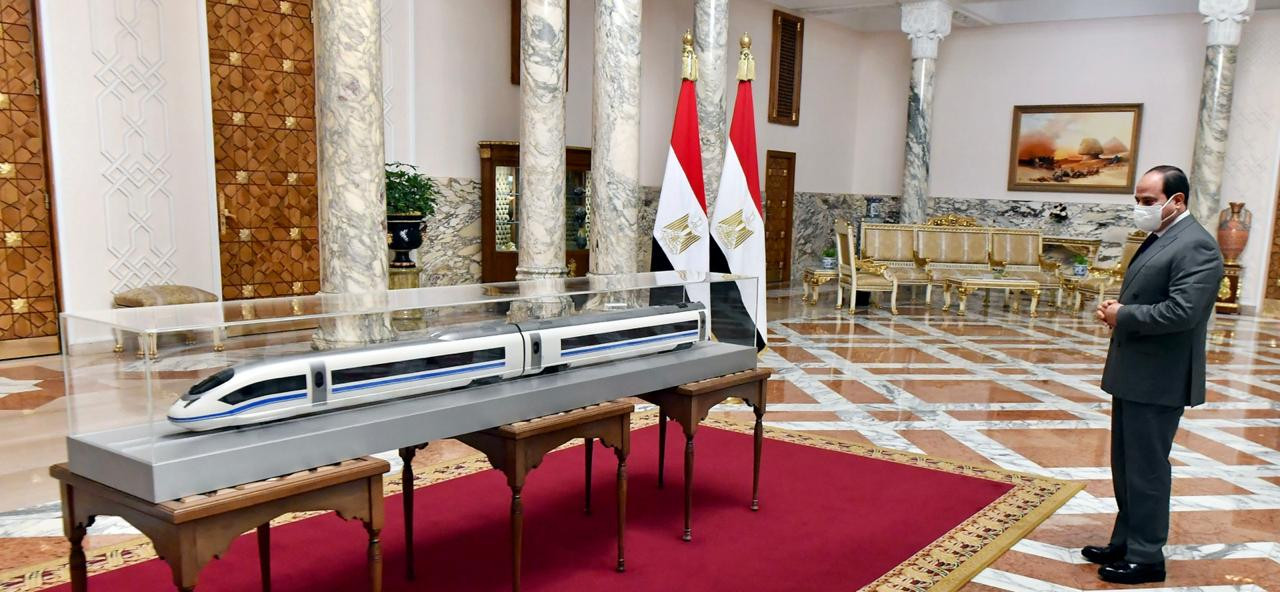 الرئيس السيسى يبحث مع رئيس سيمنز تنفيذ مشروع القطاع الكهربائى
