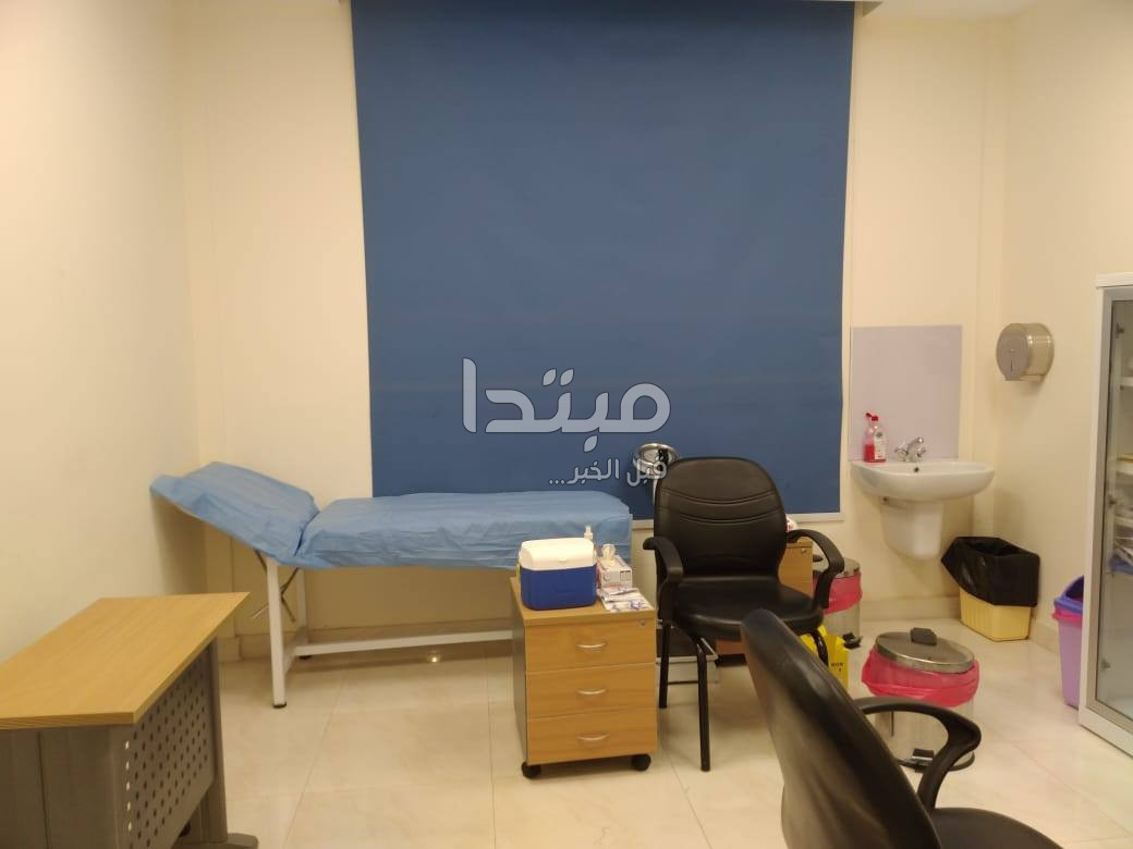 تلقى لقاح كورونا بمستشفى أبو خليفة