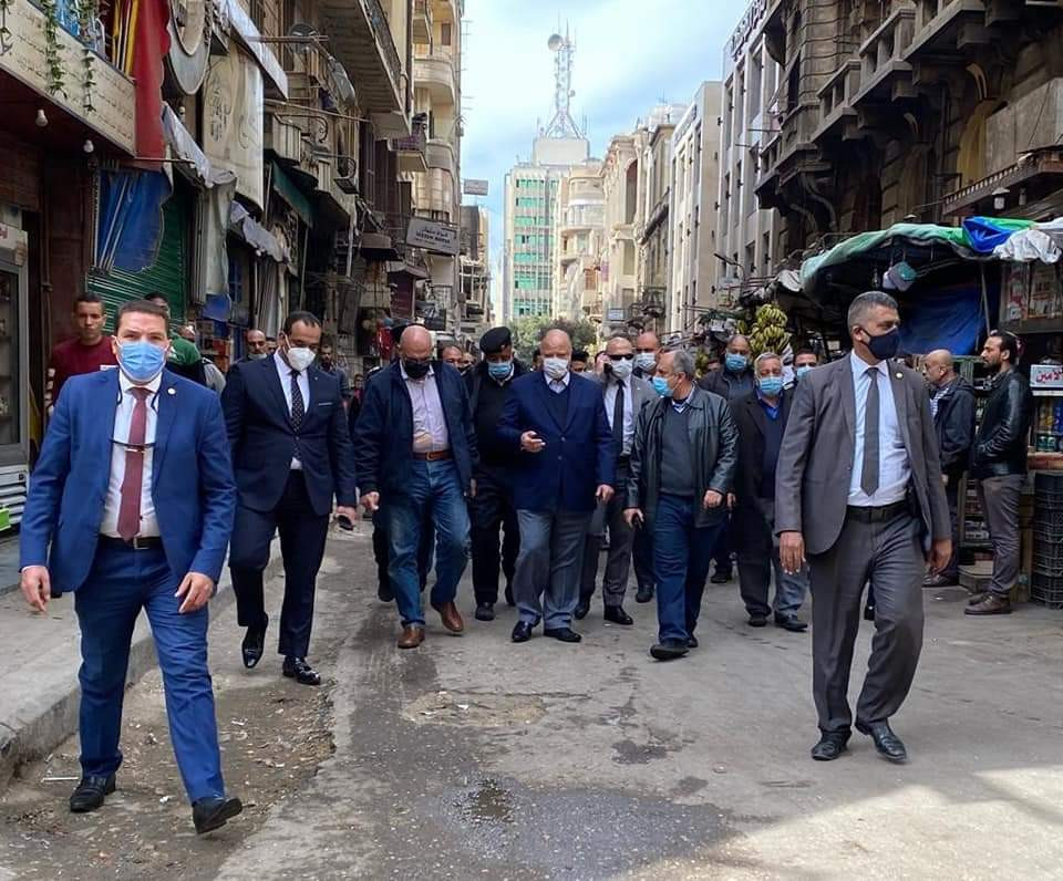 محافظ القاهرة يتفقد حريق التوفيقية