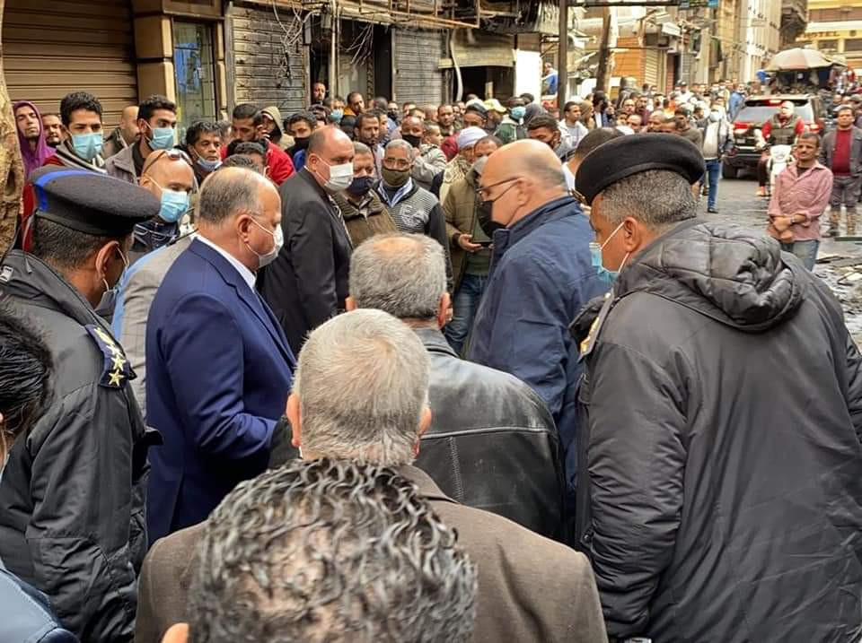 محافظ القاهرة يتفقد حريق التوفيقية