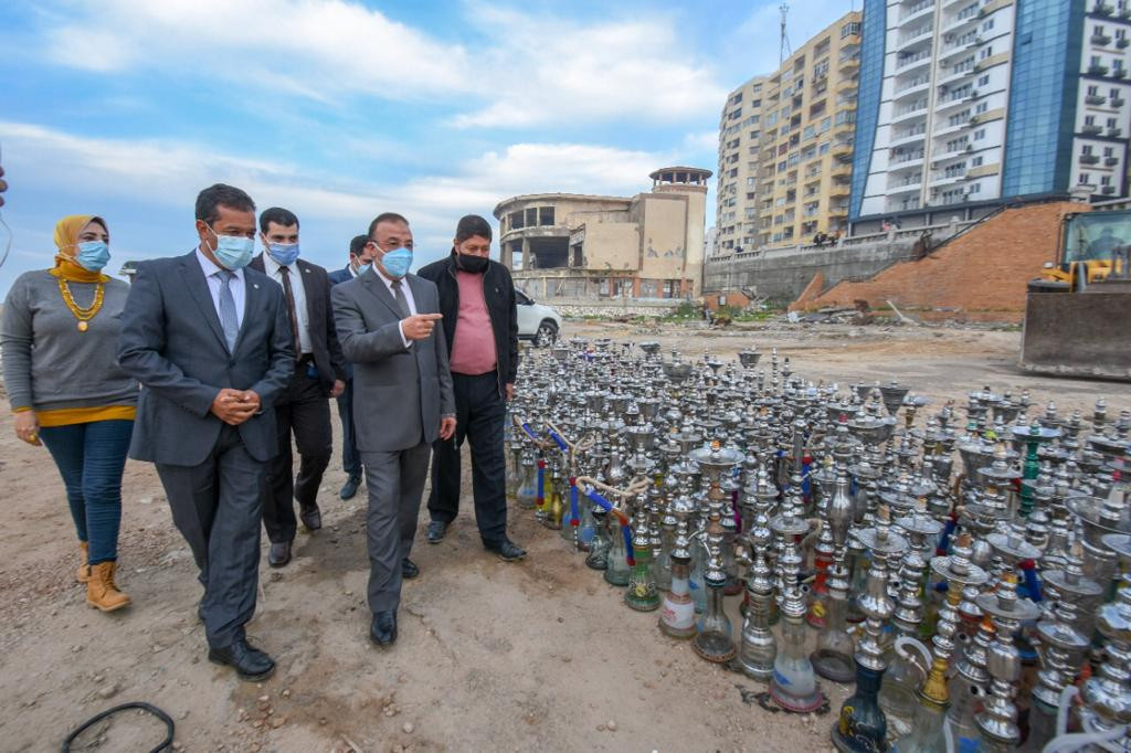 إعدام 2700 شيشة فى الإسكندرية