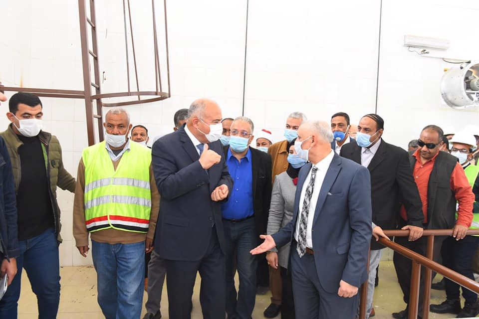 محافظ قنا