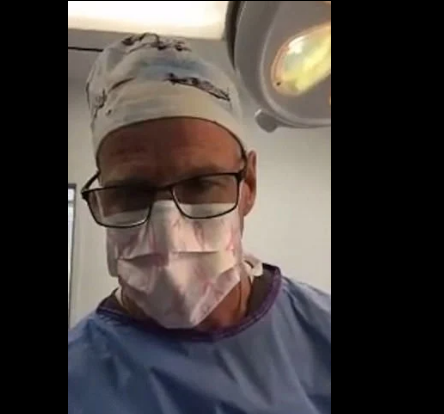 الطبيب خلال محاكمته