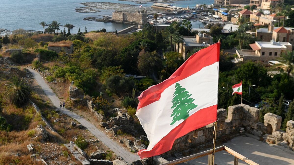 وزير دفاع لبنان: قواعد حمات وبيروت ورياق تستقبل مساعدات عسكرية بموافقة رسمية