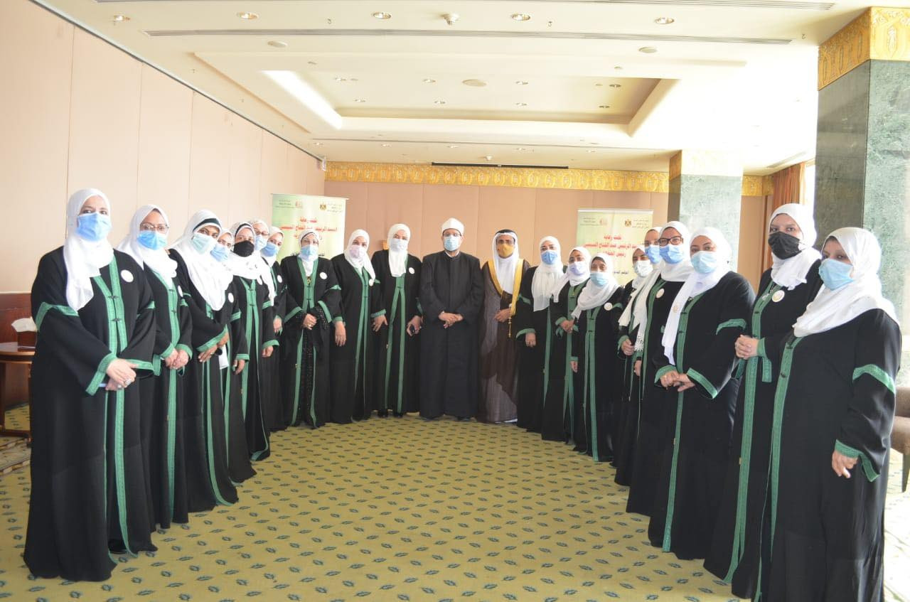وزير الأوقاف والواعظات