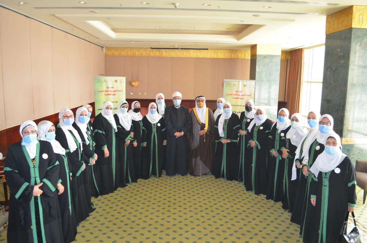 وزير الأوقاف والواعظات