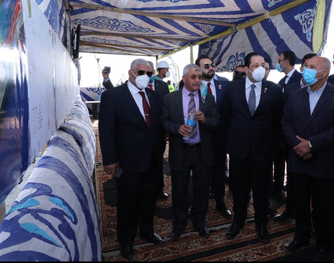 وزير النقل فى ميناء الإسكندرية