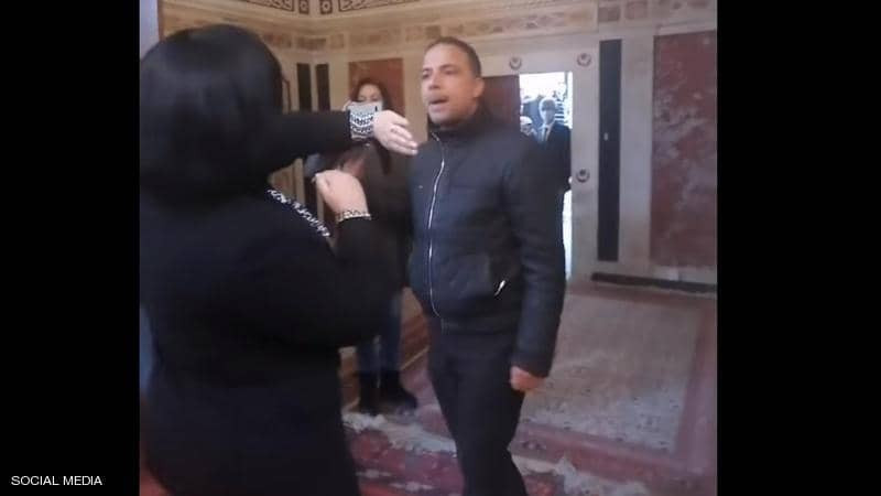 عبير موسى تتعرض للضرب
