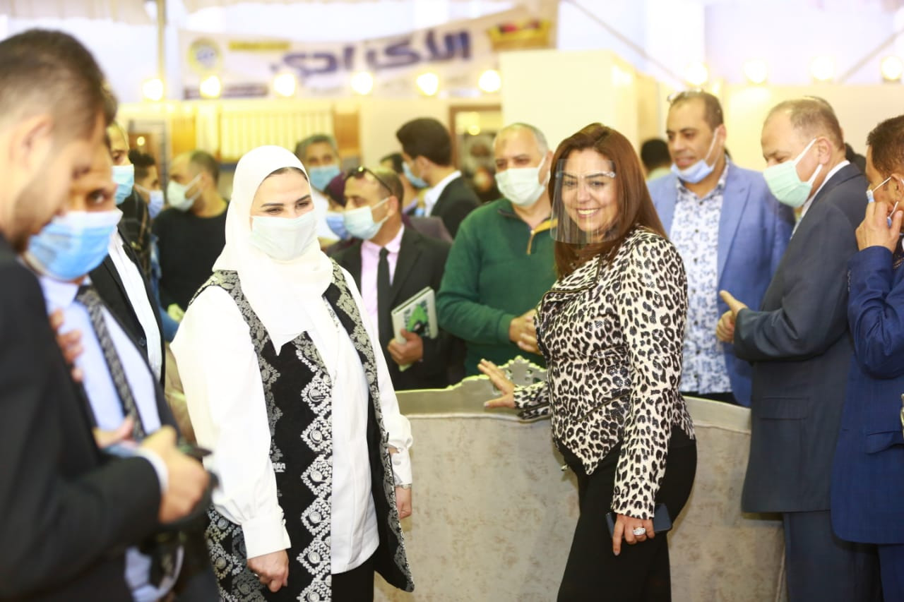وزيرة التضامن تفتتح معرض دمياط