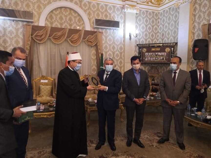 محافظ المنيا يستقبل وزيرى الأوقاف والشباب