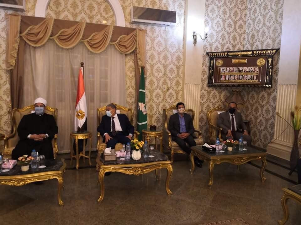 محافظ المنيا يستقبل وزيرى الأوقاف والشباب