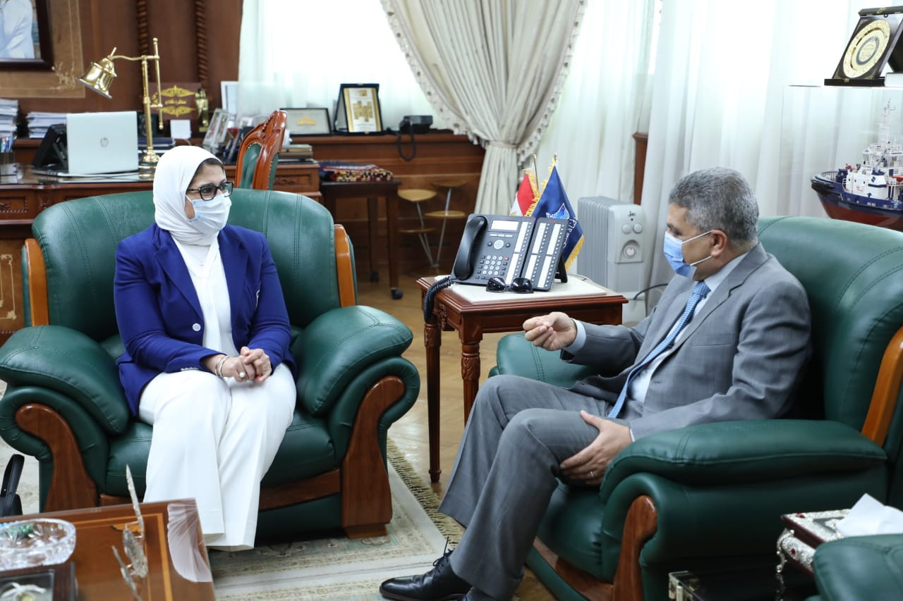 وزيرة الصحة تلتقى رئيس هيئة قناة السويس