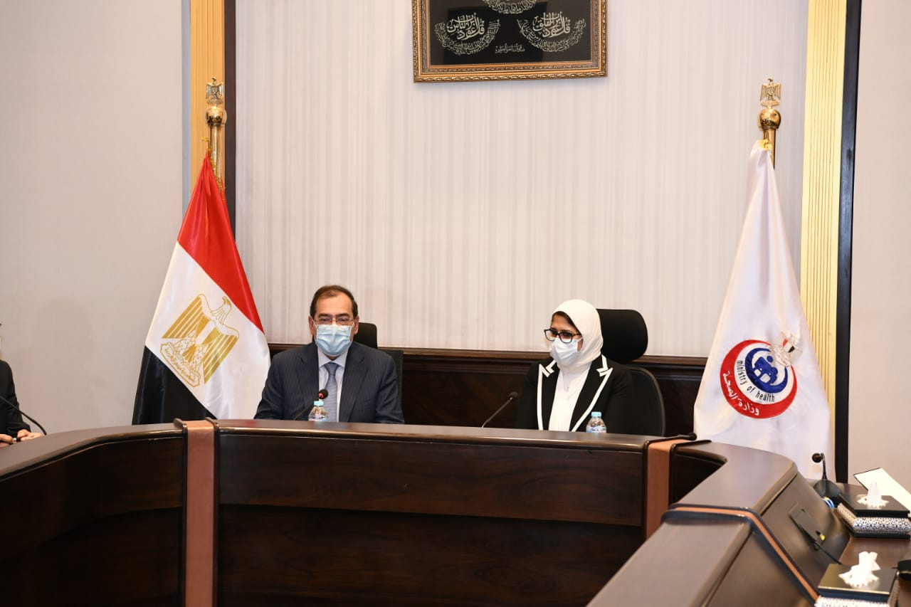 وزير البترول ووزيرة الصحة