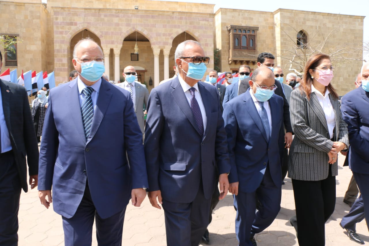 الدفعة الأولى من سيارات المراكز التكنولوجية المتنقلة
