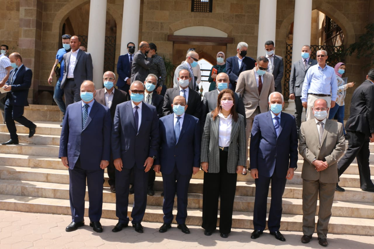 الدفعة الأولى من سيارات المراكز التكنولوجية المتنقلة