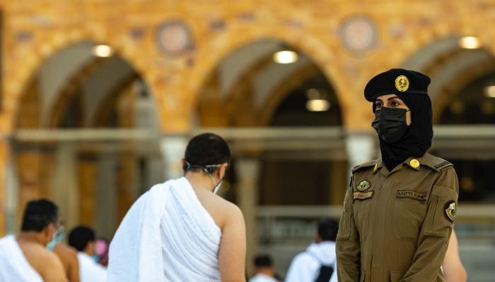 المرأة السعودية بالزى العسكرى